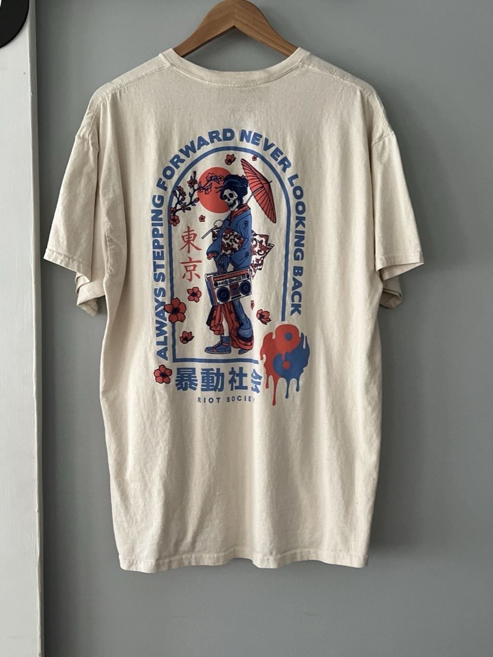 RIOT SOCIETY Never Look Back Geisha Yin Yang Boombox Men's XL Cotton T-Shirt USA